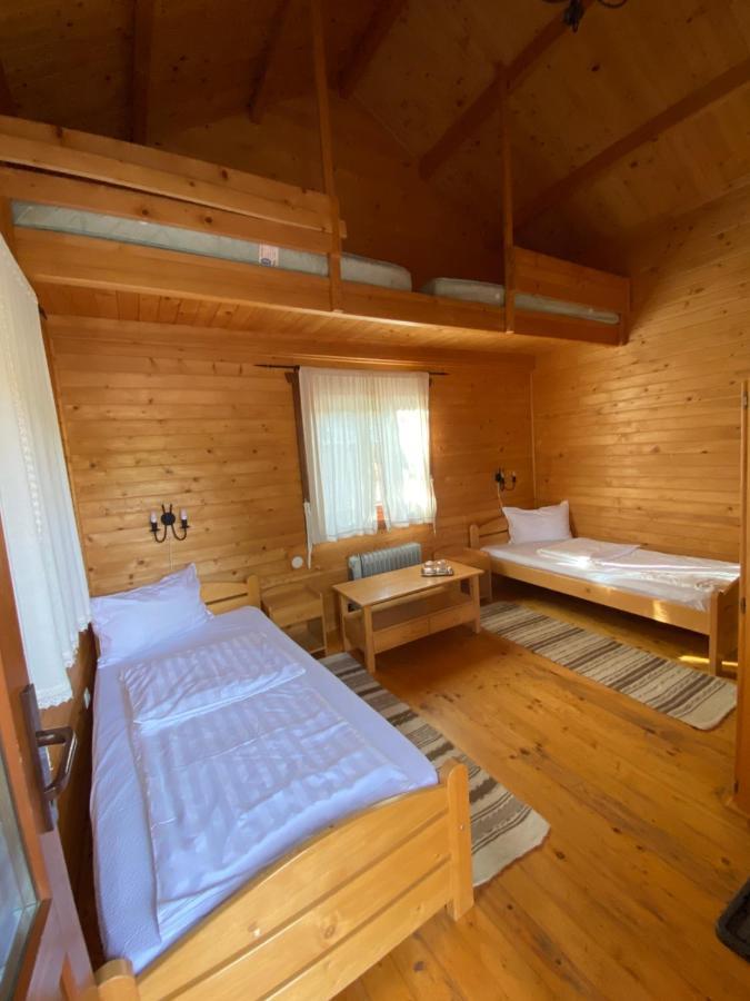 Gyopar Wooden Houses อิซวาเร ภายนอก รูปภาพ
